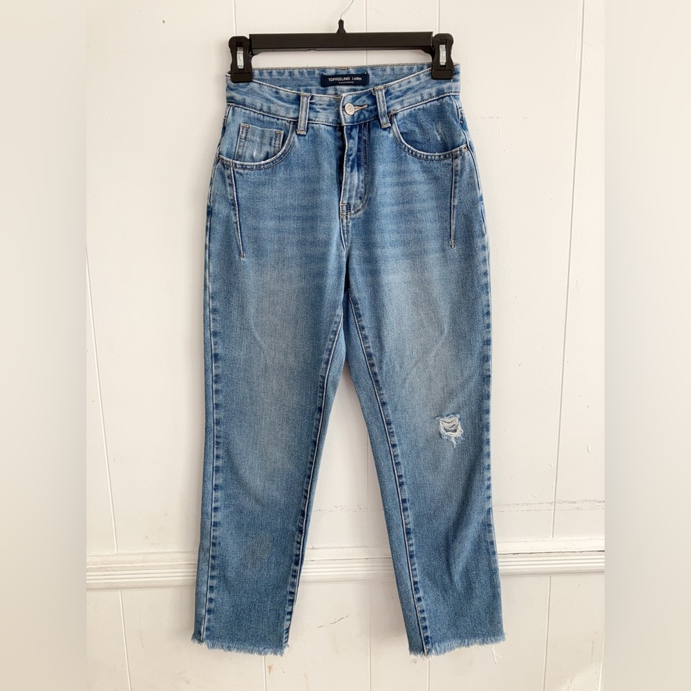 Light Wash Cropped Jeans with Raw Hem